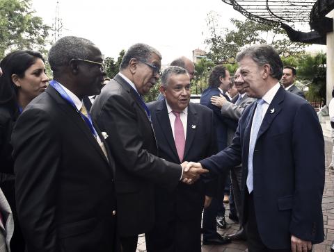 Notarios de Colombia dejan su huella por la Paz.